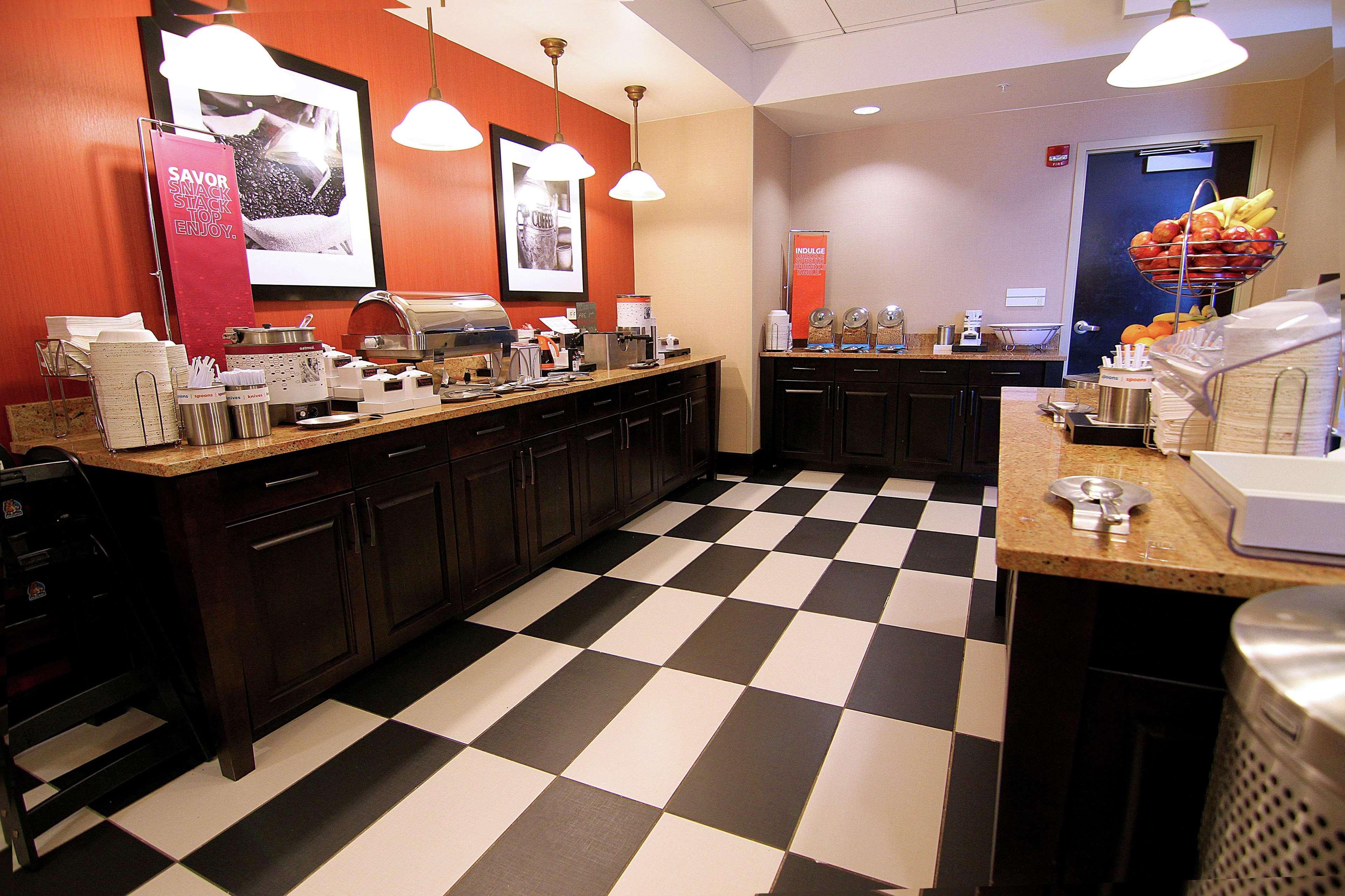 Hampton Inn & Suites Grand Forks Eksteriør bilde