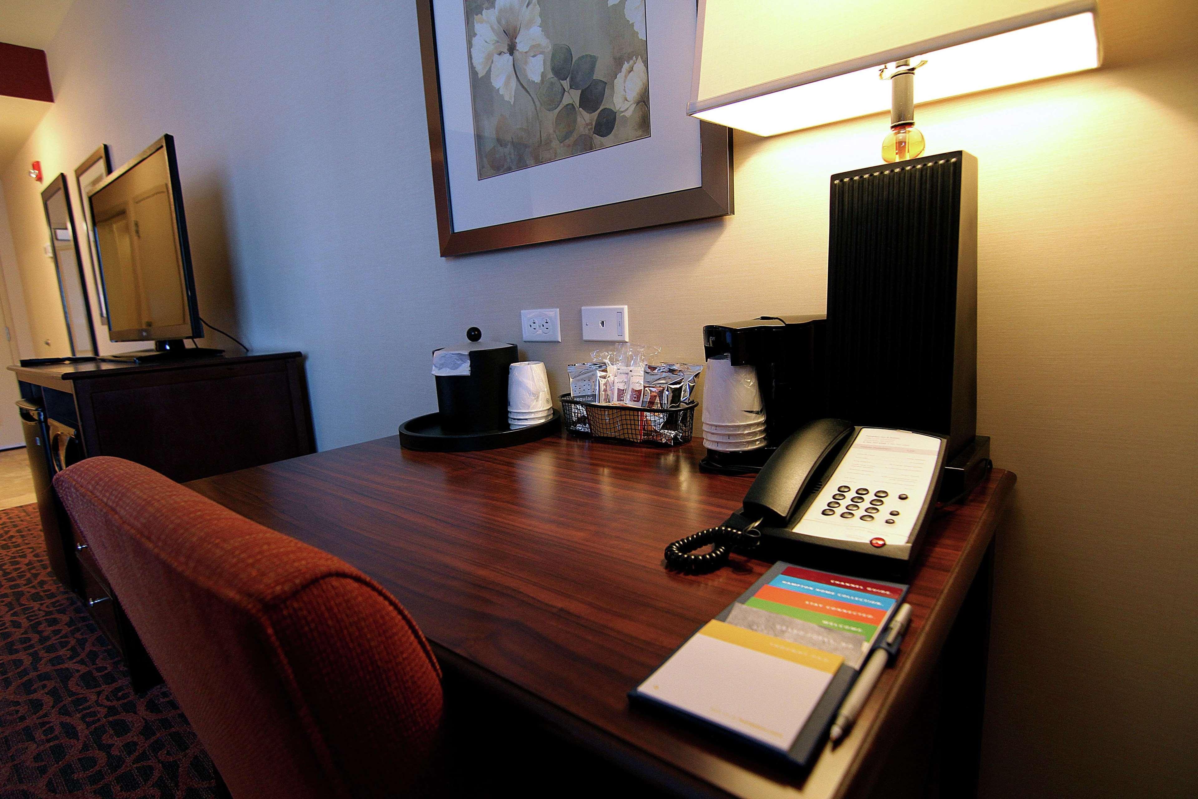 Hampton Inn & Suites Grand Forks Eksteriør bilde