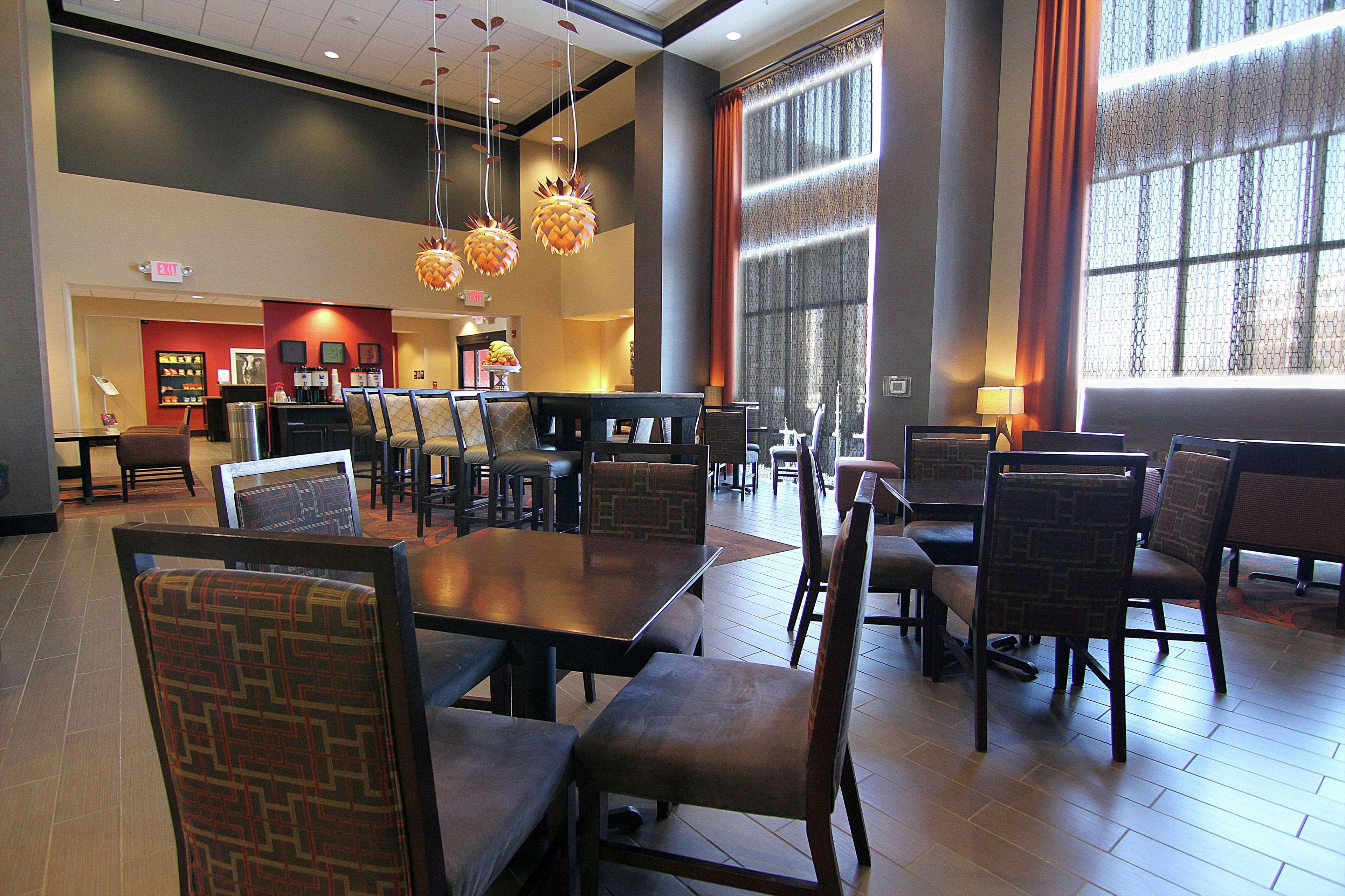 Hampton Inn & Suites Grand Forks Eksteriør bilde