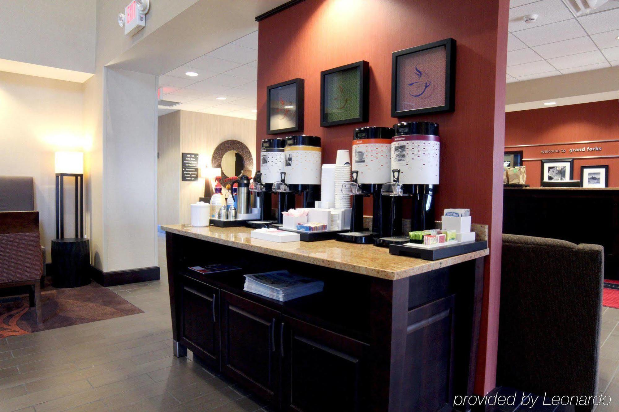 Hampton Inn & Suites Grand Forks Eksteriør bilde